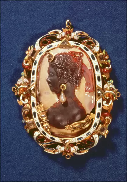 Cameo bearing the profile head of the goddess Diana, with a drop-pearl earring