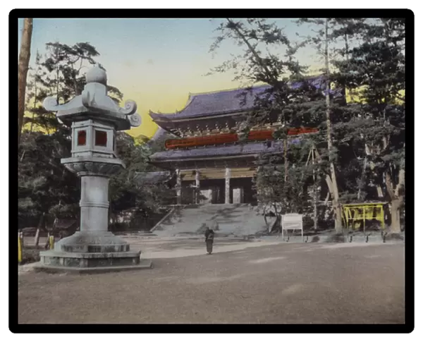 Japan, c. 1912: Chionin Budhist Temple, one of most influential sect in Japan (photo)
