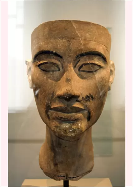 Bust of Nefertiti (c1370- c1330 BC) Great Royal Wife (chief consort