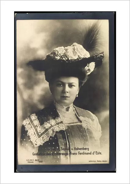 Ak Duchess Sophie von Hohenberg with hat, BKWI 887 255, death card (b  /  w photo)