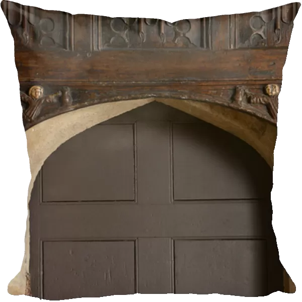 Medieval carvings of the trebles with bread and black jacks of beer, Spandrel
