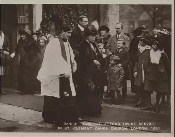 Royals leaving St Clement Danes Church, London (b  /  w photo)