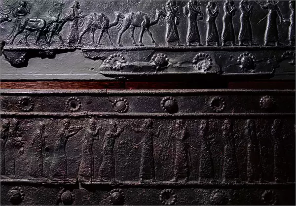 The wooden gates of Shalmaneser III with bands of relief decoration in bronze (bronze)