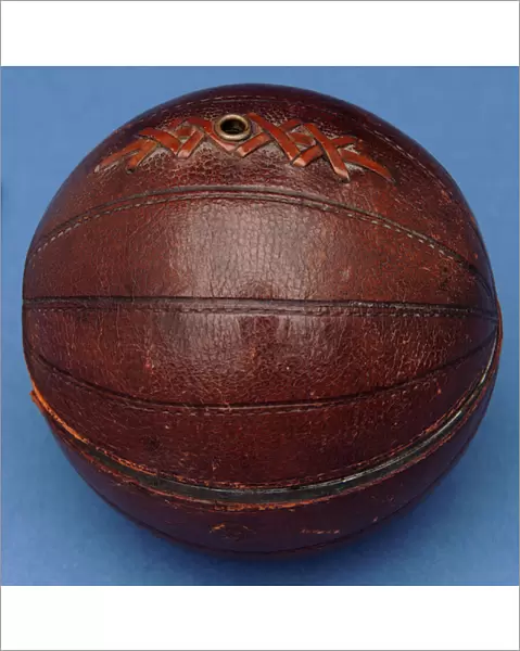 String dispenser in the shape of a football (leather)