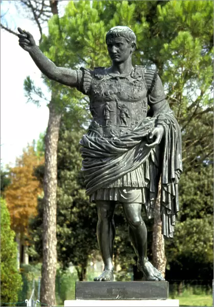Statue of the Roman Emperor Augustus (Octavian or Octavian) (63 BC - 14)