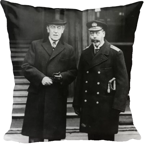 The King poses with President Wilson outside Buckingham Palace, 31st December