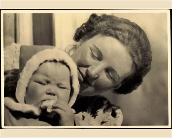 Ak Grindelwald, Queen Juliana of the Netherlands with her daughter (b  /  w photo)