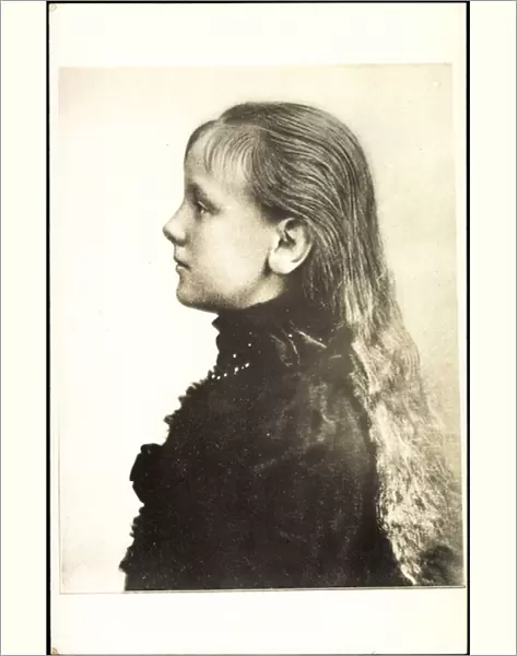 Photo Ak Queen Wilhelmina of the Netherlands in profile, Young years (b  /  w photo)
