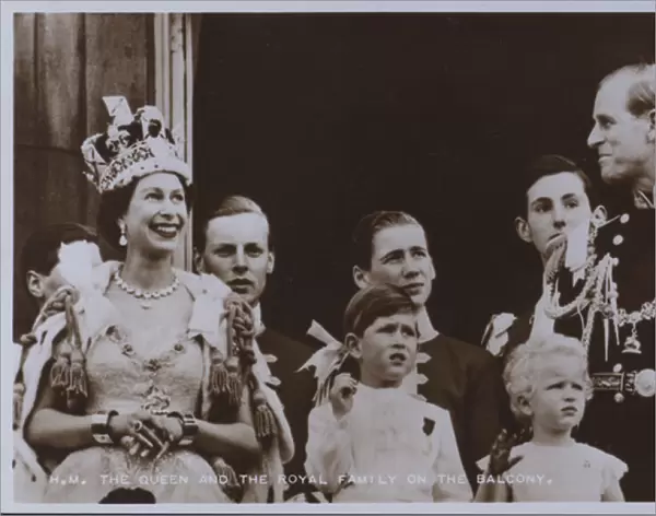 HM The Queen and the royal family on the balcony (b  /  w photo)
