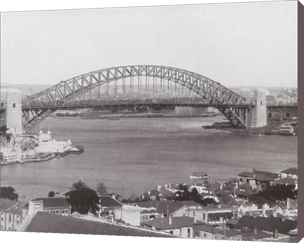 Sydney Harbour Bridge (b  /  w photo)