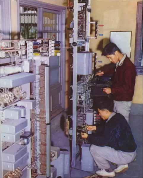Taiwan: Study of Electronics at technical school, 1962 (photo)
