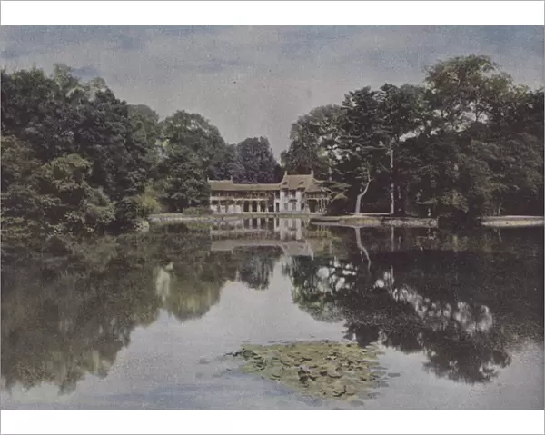 Le Petit Trianon, Vue du Hameau et du Lac (coloured photo)