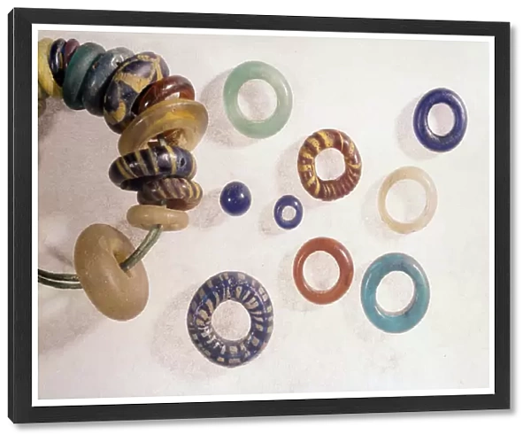 Gallo Roman art: glass jewelry, rings, earrings. From the Doubs