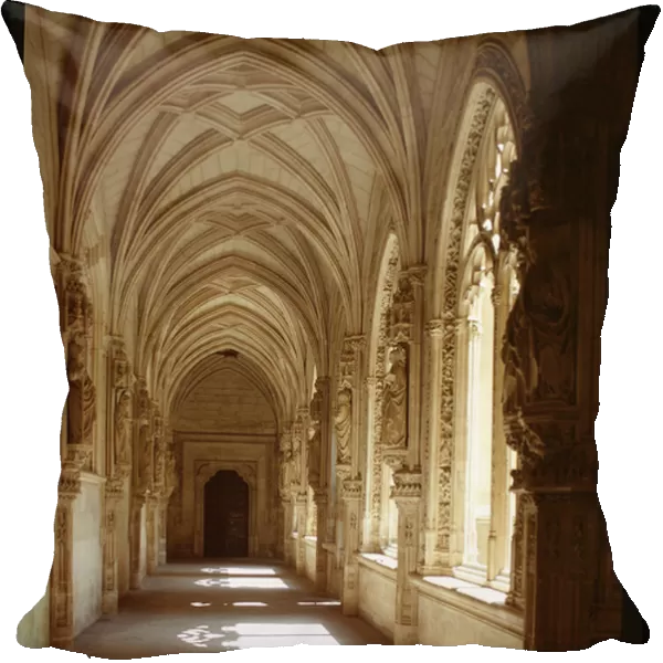 View of the lower gallery of the Monastery of San Juan de Los reyes, Tolede