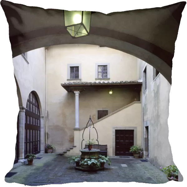 Courtyard at the Villa Trebbio (photo)