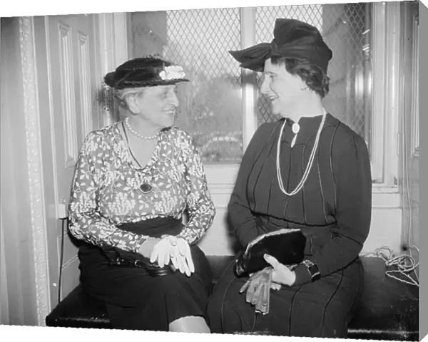 Marion Glass Banister and Nellie Tayloe Ross, 1938 (b / w photo)