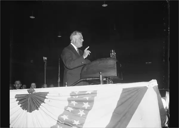 U. S. President Franklin Roosevelt Delivering Campaign Speech, Baltimore, Maryland, USA, April 13, 1936 (b / w photo)