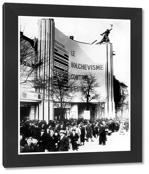 Bolshevism against Europe Exhibition, Paris, 1942 (b / w photo)