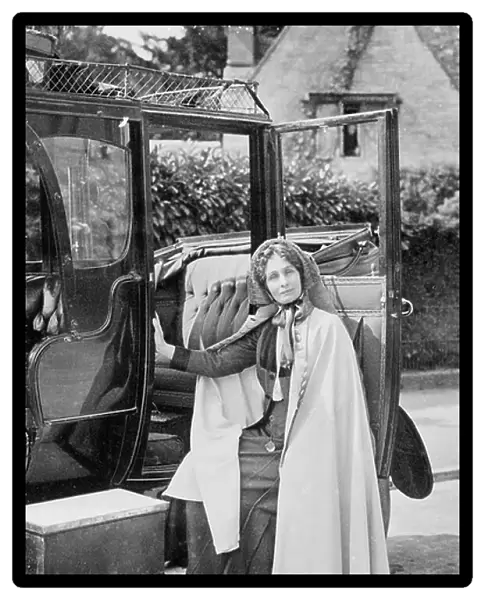 Mrs Pankhurst, c. 1908 (b / w photo)