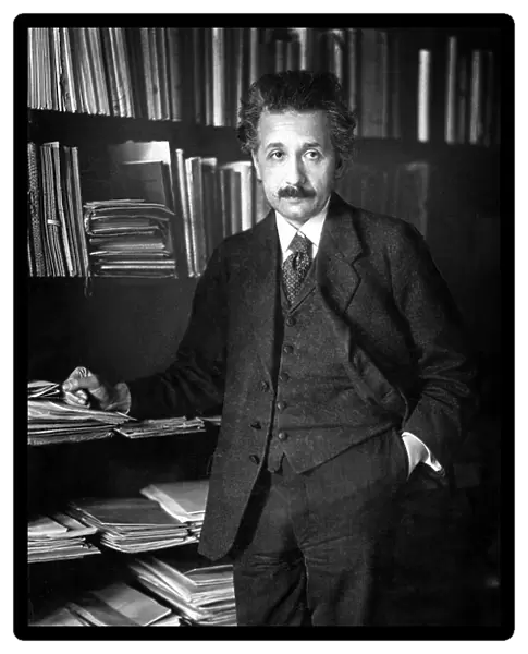 Albert Einstein, 1920 (b / w photo)