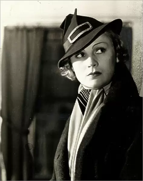 Portrait of the actress Jeanne Boitel, during the filming of 'Les Hommes de Proie'