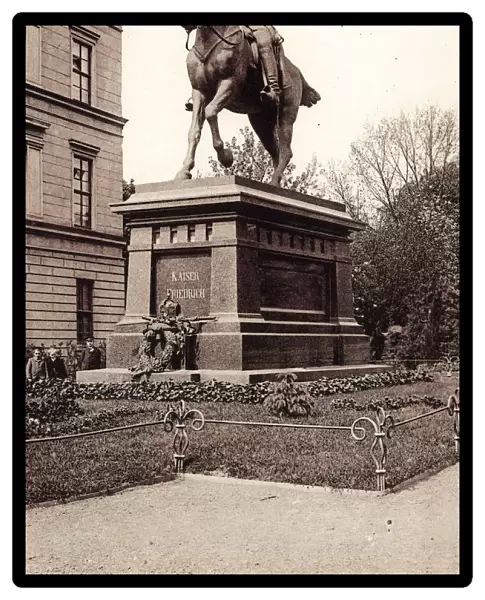 Monuments memorials Friedrich III Equestrian sculptures
