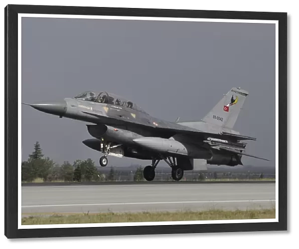 A Turkish Air Force F-16D landing on the runway at Konya Air Base