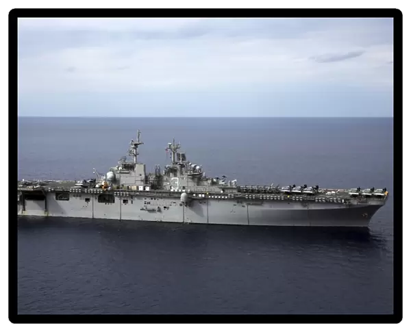 The amphibious assault ship USS Kearsarge