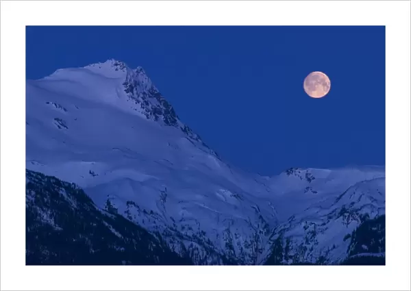 Moonset. April 23, 2005 - Moonset, Vetter Peak, New Aiyansh, British Columbia, Canada