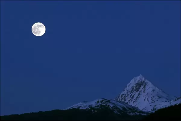 Moonrise. April 23, 2005 - Moonrise, Vetter Peak, New Aiyansh, British Columbia, Canada