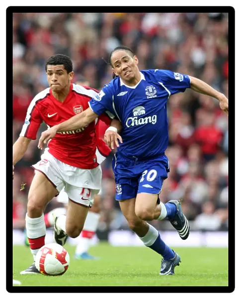 Intense Rivalry: Pienaar vs Denilson at Emirates Stadium - Arsenal vs Everton, Barclays Premier League, October 18, 2008