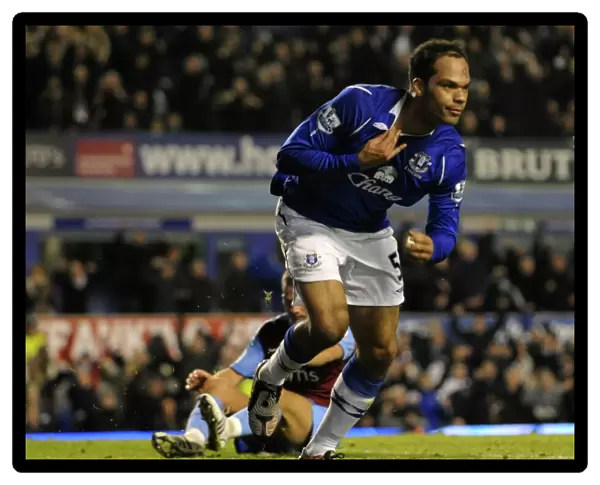 Joleon Lescott Scores Everton's Second Goal vs. Aston Villa (08 / 09 Premier League)