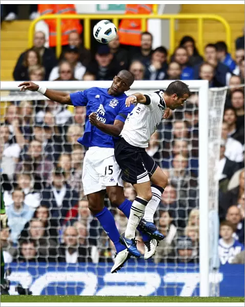 Battle for the Ball: Van der Vaart vs. Distin - Tottenham Hotspur vs. Everton (2010)