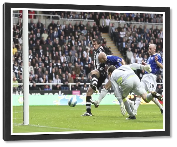 Football - Newcastle United v Everton - Barclays Premier League - St James Park - 07  /  08 - 7  /  10  /  07 Andrew Johnson scores the first goal for Everton under pressure from Newcastle Uniteds Shay Given (R) and Jose Enrique (L) Mandatory Credit: Action Images  / 