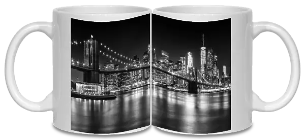 MANHATTAN SKYLINE & BROOKLYN BRIDGE Idyllic Nightscape - Monochrome Panoramic