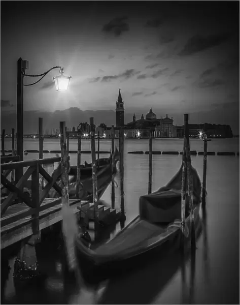 VENICE Gondolas during sunrise in black and white