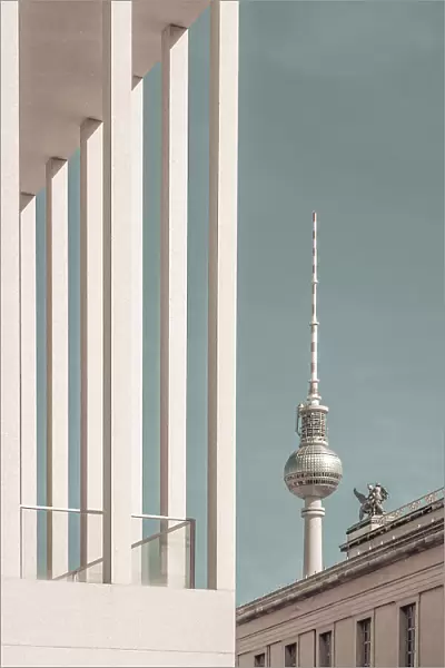 BERLIN Television Tower & Museum Island | urban vintage style