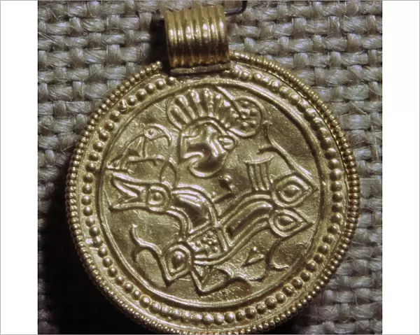 Gold bracteate depicting a horse and bird, 5th century