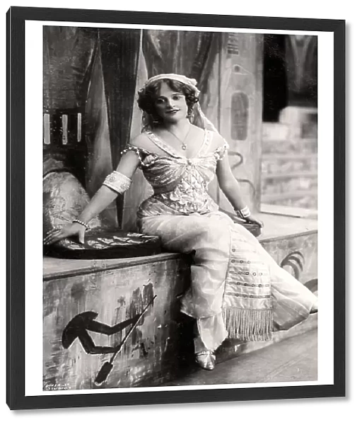 Madge Vincent, singer and actress, 1900s. Artist: Dover Street Studios