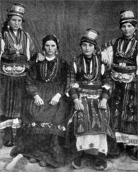 Romany women, Albania, 1922. Artist: Underwood & Underwood