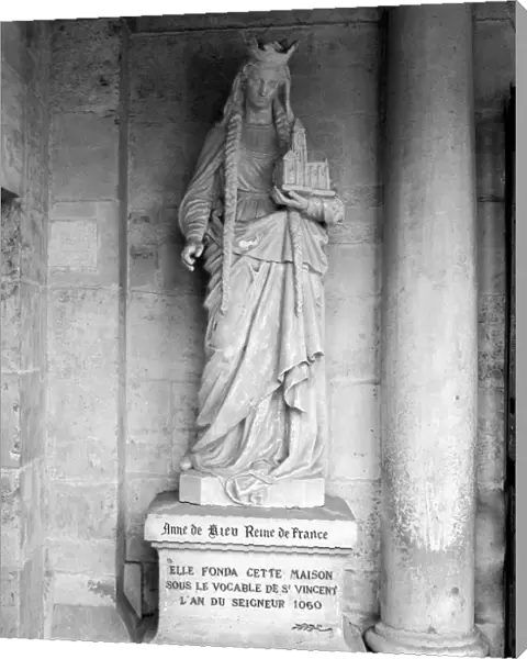 Statue of Anne of Kiev (Anna Jaroslawna) at the Royal Abbey of St. Vincent in Senlis