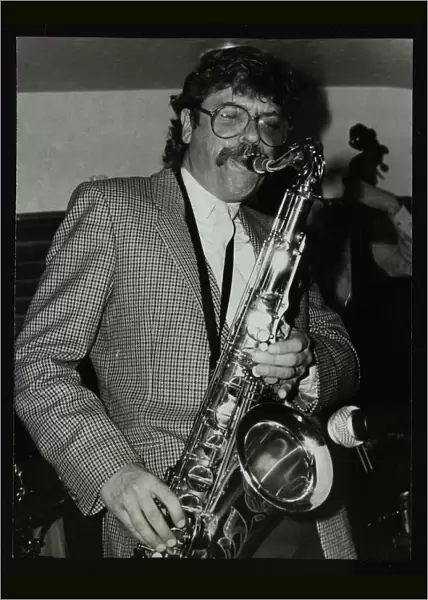 Tenor saxophonist Alan Skidmore playing at The Bell, Codicote, Hertfordshire, 16 November 1986