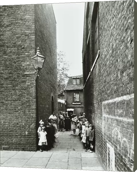 Children in an alleyway, Upper Ground Place, Southwark, London, 1923
