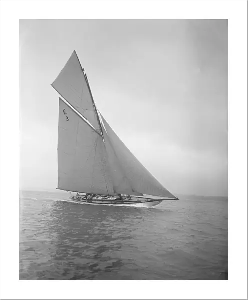 The 12-metre Ierne sailing close-hauled, 1911. Creator: Kirk & Sons of Cowes
