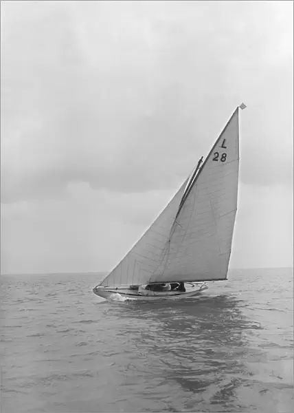 The 6 Metre Amethyst sails close-hauled, 1913. Creator: Kirk & Sons of Cowes