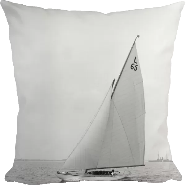 The 6 Metre sailing yach t Pichin (L65), 1913. Creator: Kirk & Sons of Cowes