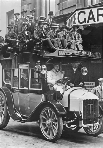 1913 Thames coach. Creator: Unknown