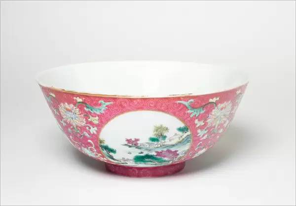 Pink-Ground Medallion Bowl, Qing dynasty (1644-1911), Qianlong reign (1736-1795)