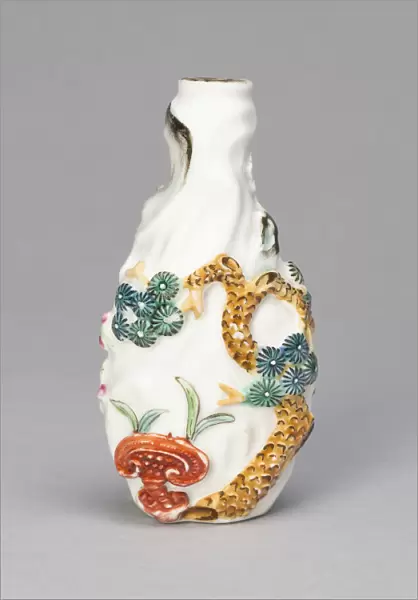 Snuff Bottle with Pine, Bamboo, Prunus, Lingzhi Mushuroom, and Bat, Qing dynasty