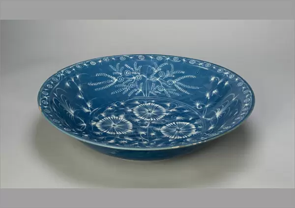 Dish with Chrysanthemums and Stylized Floral Scrolls, Ming dynasty (1368-1644)